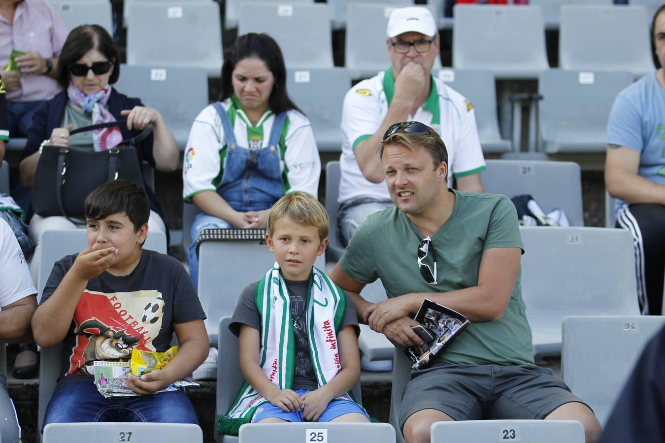 Las imágenes de la grada en el Córdoba CF-Sevilla Atlético