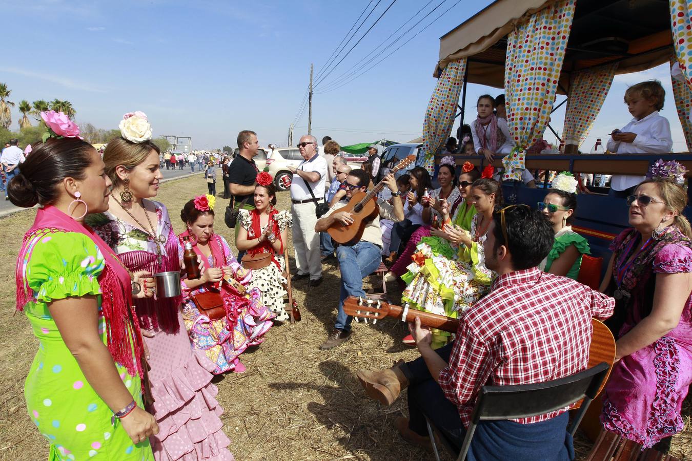 Miles de personas acompañan a la Virgen de Valme en su romería