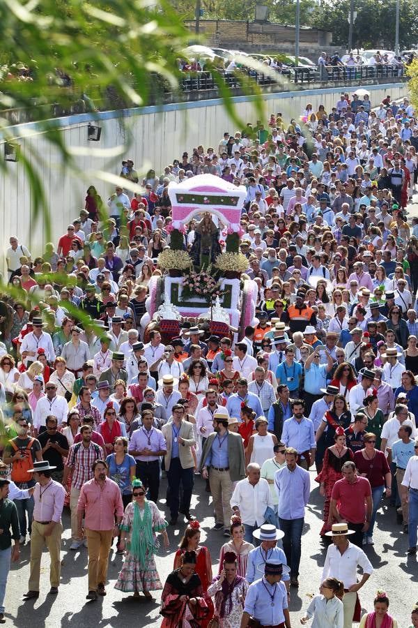 Miles de personas acompañan a la Virgen de Valme en su romería