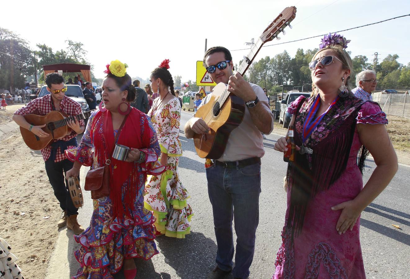 Miles de personas acompañan a la Virgen de Valme en su romería