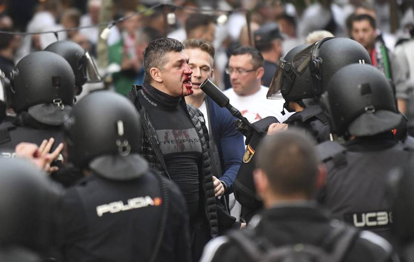 Pelea entre la Policía y los ultras del Legia