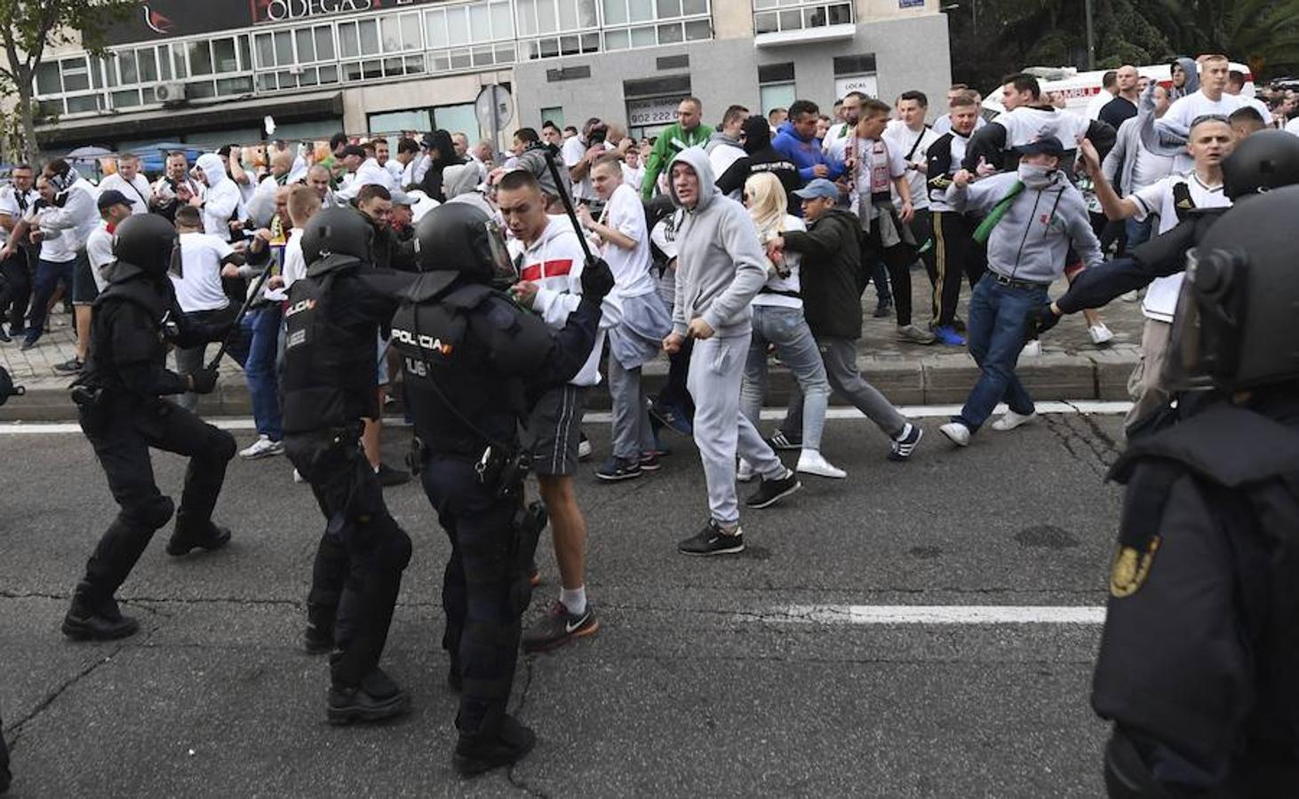 Pelea entre la Policía y los ultras del Legia