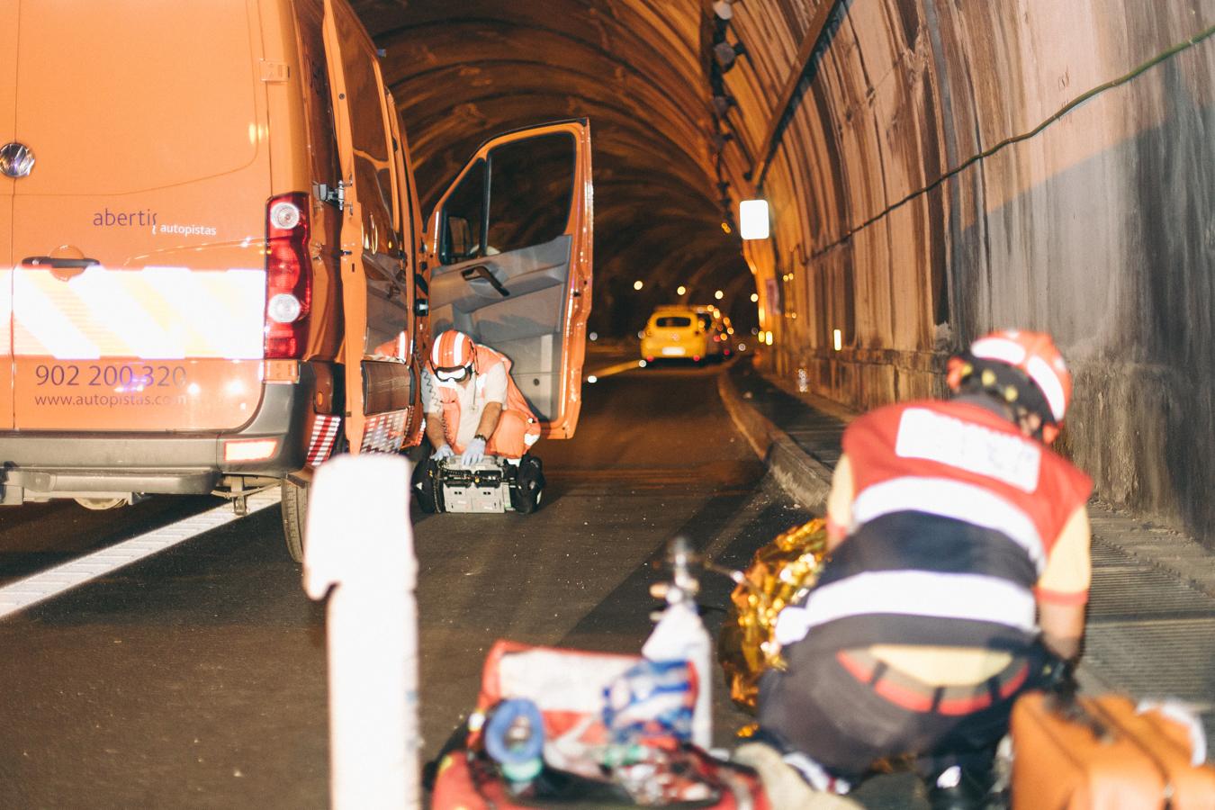 2. Espectacular simulacro de accidente en un túnel de la AP-7. 