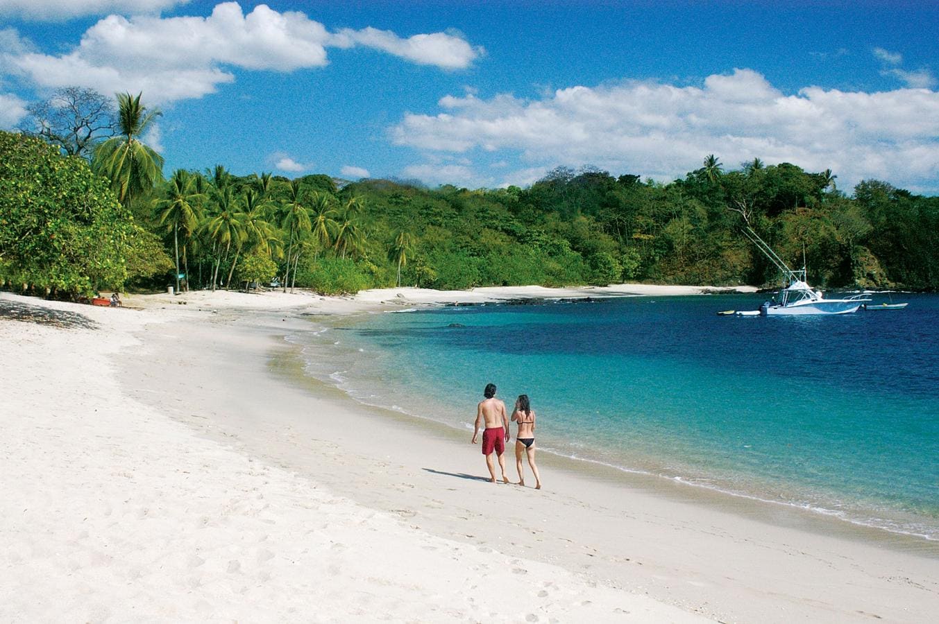 Un día de paz en Guanacaste. Costa Rica es un paraíso para los aficionados a las playas. Las encontraremos en el Caribe, como en el Parque Nacional de Cahuita, y también en el Pacífico, como en San Juanillo (en la foto). Es esta una playa en forma de herradura, arena blanca, alejada de los grandes resorts turísticos.