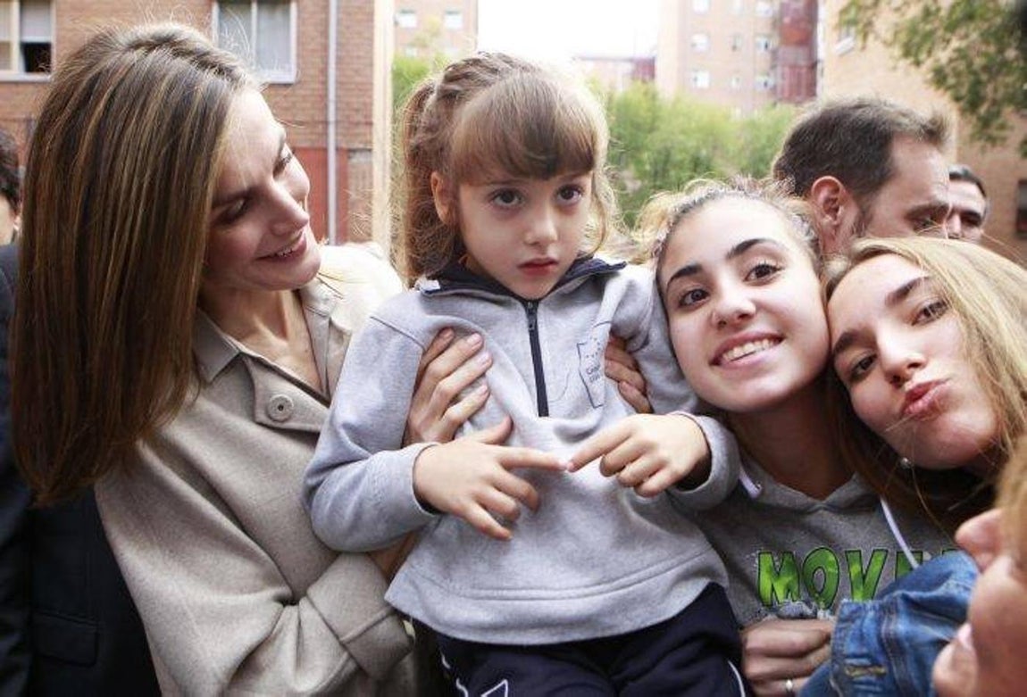 Entre los que allí se congregaron se encontraban numerosos niños y jóvenes. 