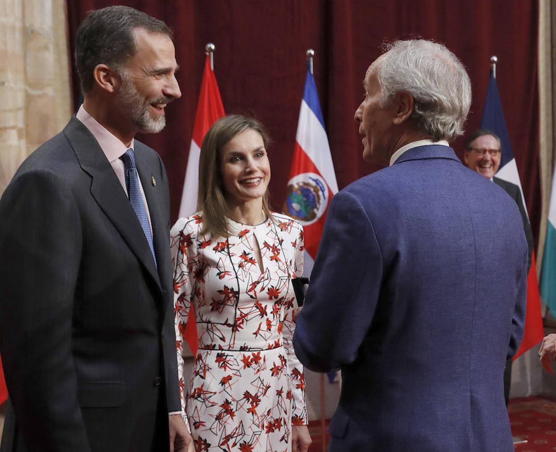 Los Reyes convesan con el escritor Richard Ford, galardonado con el Premio Princesa de Asturias de las Letras, durante la audiencia hoy a los premiados en esta XXXVI edición.. Efe