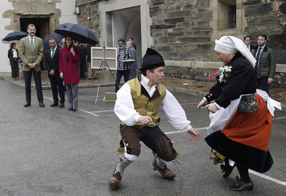 Historia. Los Reyes han asistido a bailes regionales
