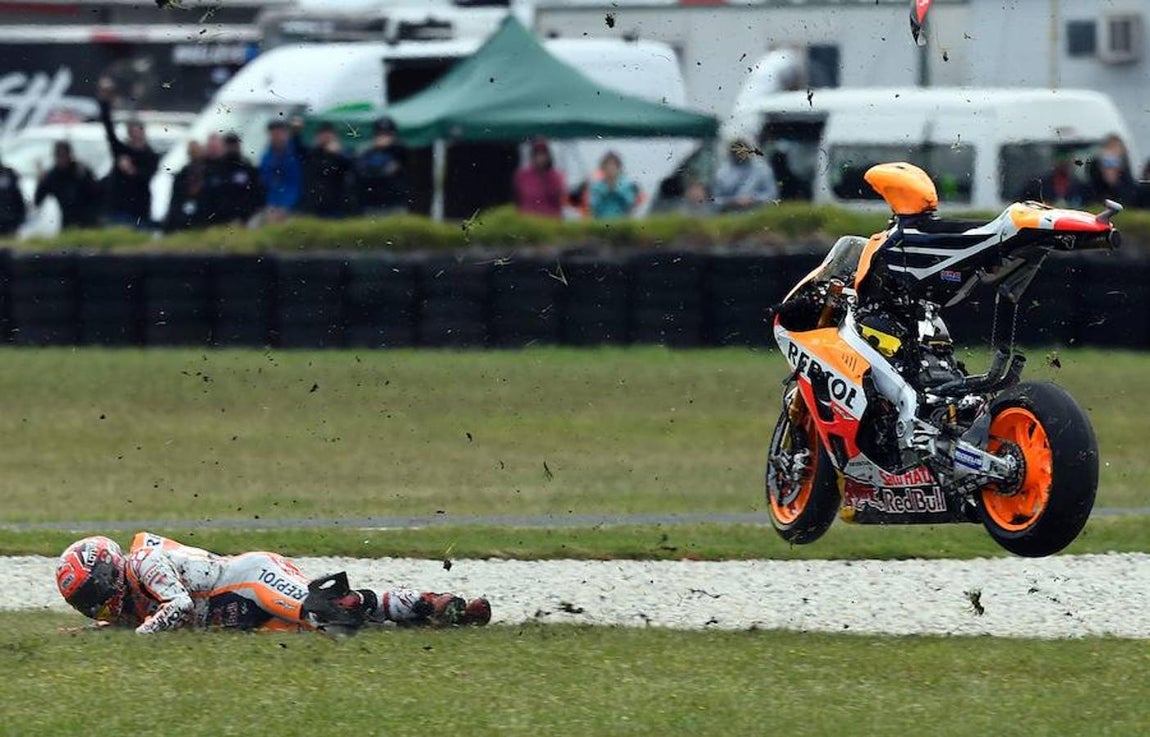 La caída de Marc Márquez en Phillip Island, en imágenes