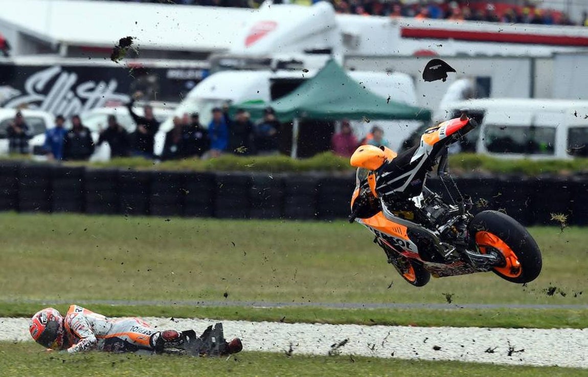 La caída de Marc Márquez en Phillip Island, en imágenes