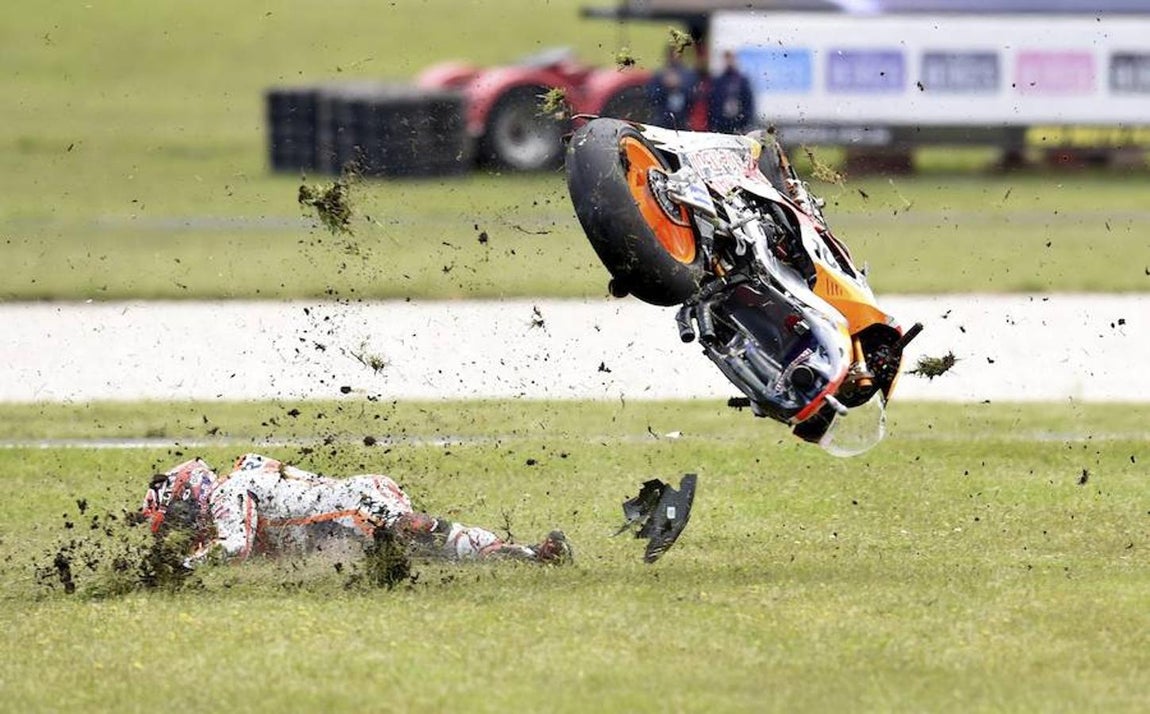 La caída de Marc Márquez en Phillip Island, en imágenes