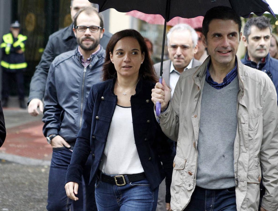 La secretaria general del PSOE-Madrid y alcaldesa de Getafe, Sara Hernández, a su entrada esta mañana a la sede del PSOE.. 