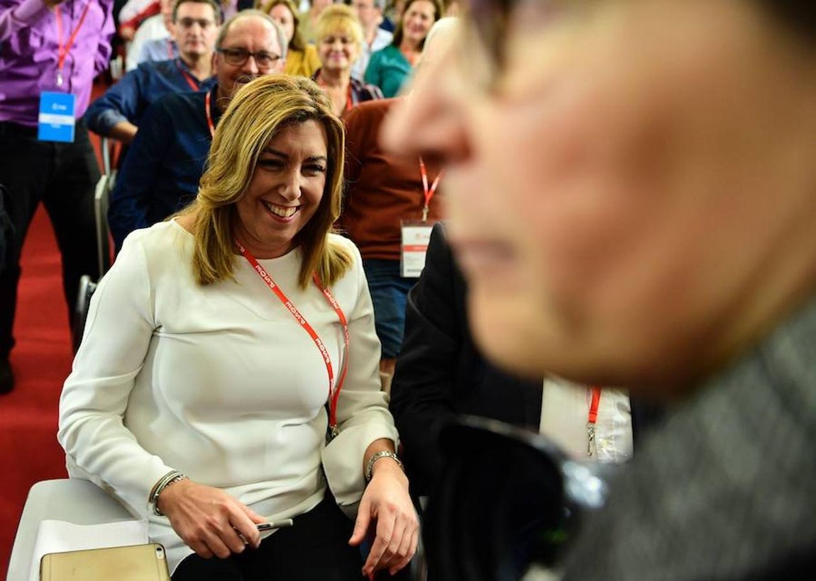 La líder socialista andaluza, Susana Díaz, en el interior de la sede de su partido.. 