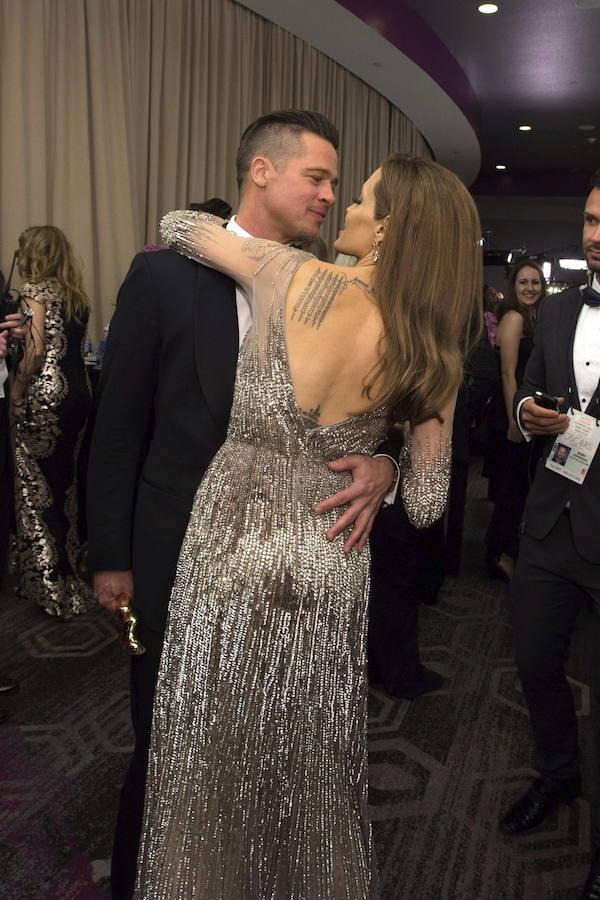 Angelina Jolie. La actriz se hizo un tatuaje cuando estaba con su expareja, Billy Bob Thorton, en el que se podía leer «Billy Bob». Tras romper y eliminarse el tatuaje, la actriz se volvió a pintar la piel, esta vez con las coordenadas de los lugares donde nacieron sus hijos