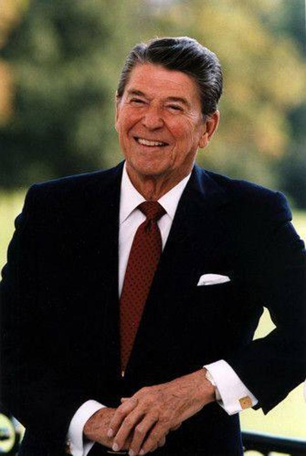Ronald Reagan. Fue un actor y político estadounidense que fue el cuadragésimo presidente de los Estados Unidos entre 1981 y 1989