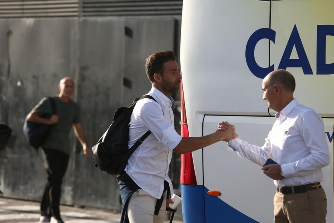 FOTOS: Salida del Cádiz CF hacia Galicia