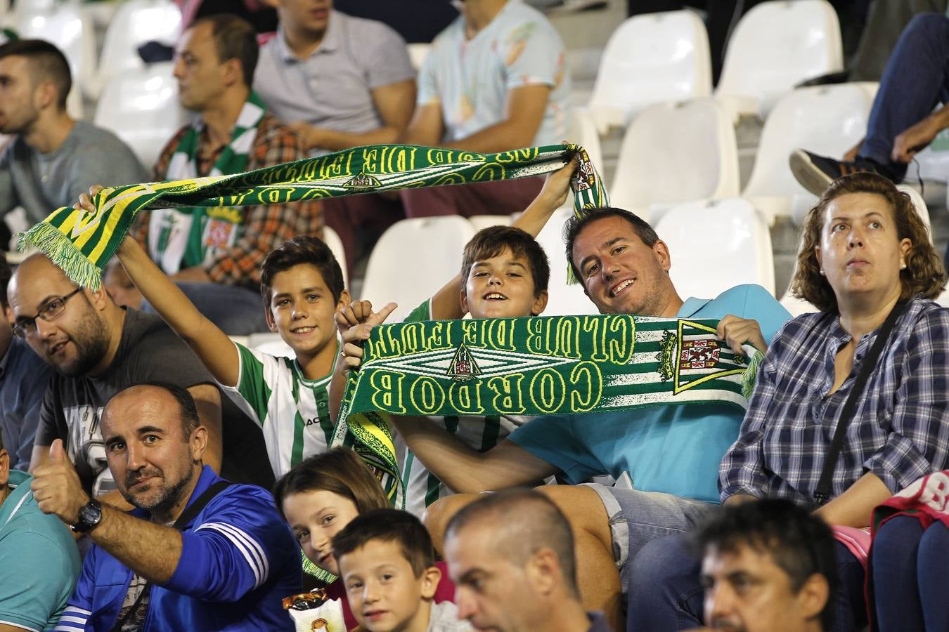 El ambiente en las gradas del Nuevo Arcángel en el Córdoba-Valladolid