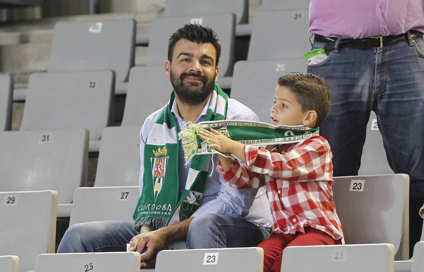 El ambiente en las gradas del Nuevo Arcángel en el Córdoba-Valladolid