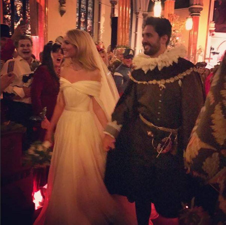 Julio Mario Santo Domingo y Nieves Zuberbühler, tras dar el «sí, quiero». 