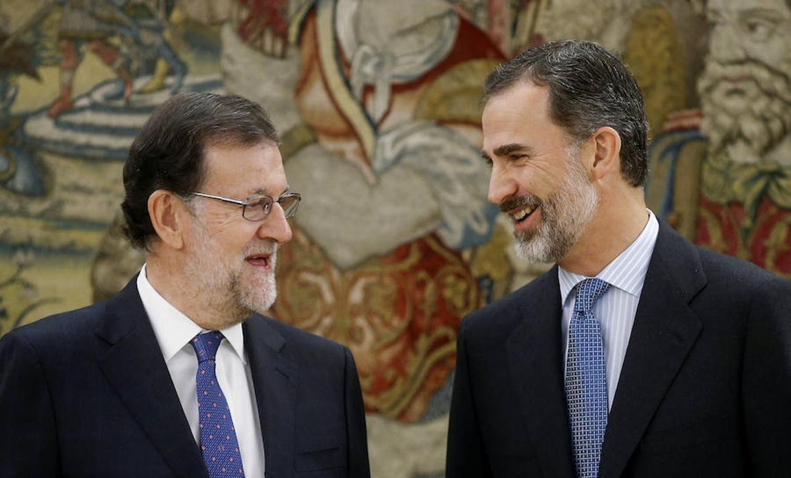 Rajoy, el primer presidente que jura ante Don Felipe