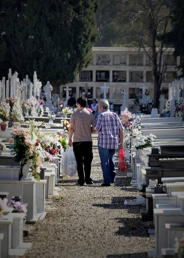 El Día de Todos los Santos todavía resiste a Halloween