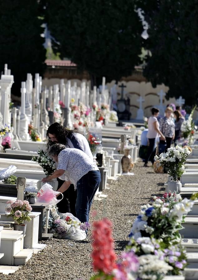 El Día de Todos los Santos todavía resiste a Halloween