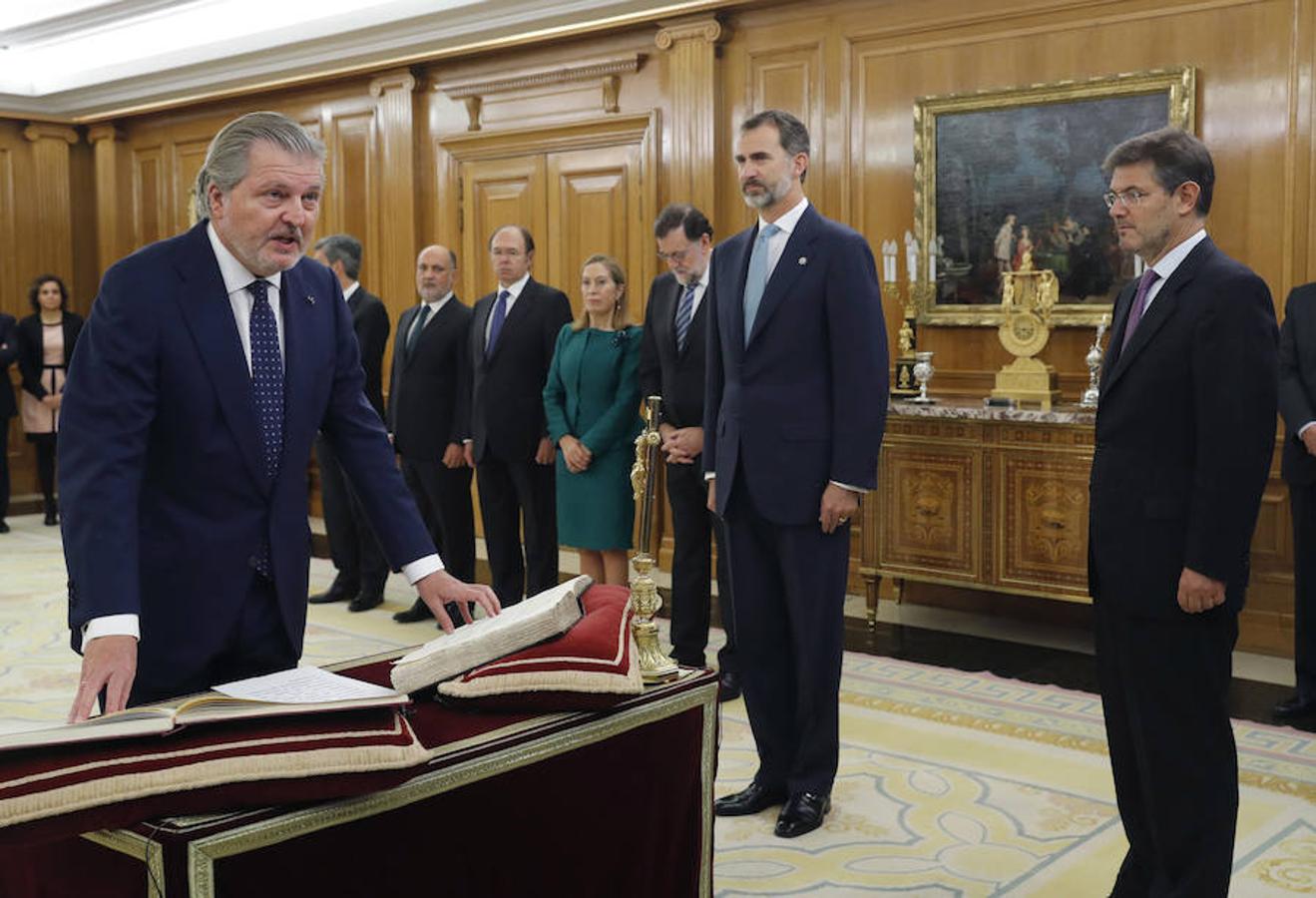 Íñigo Méndez de Vigo jura su cargo como ministro de Educación, Cultura y Deporte y portavoz del Gobierno. 