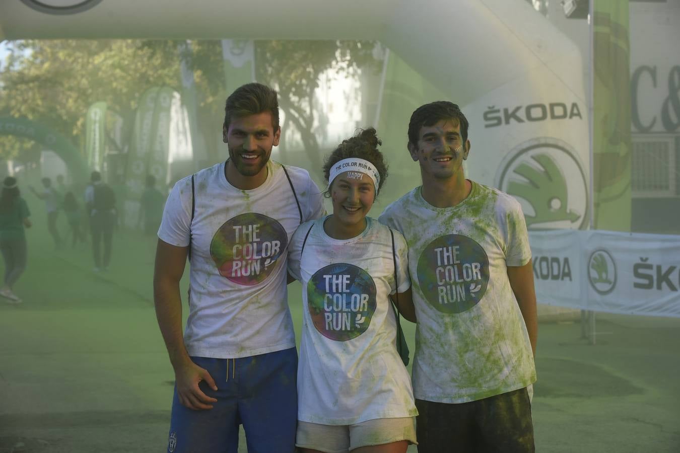 Miles de personas disfrutan de la «Color Run» en Sevilla