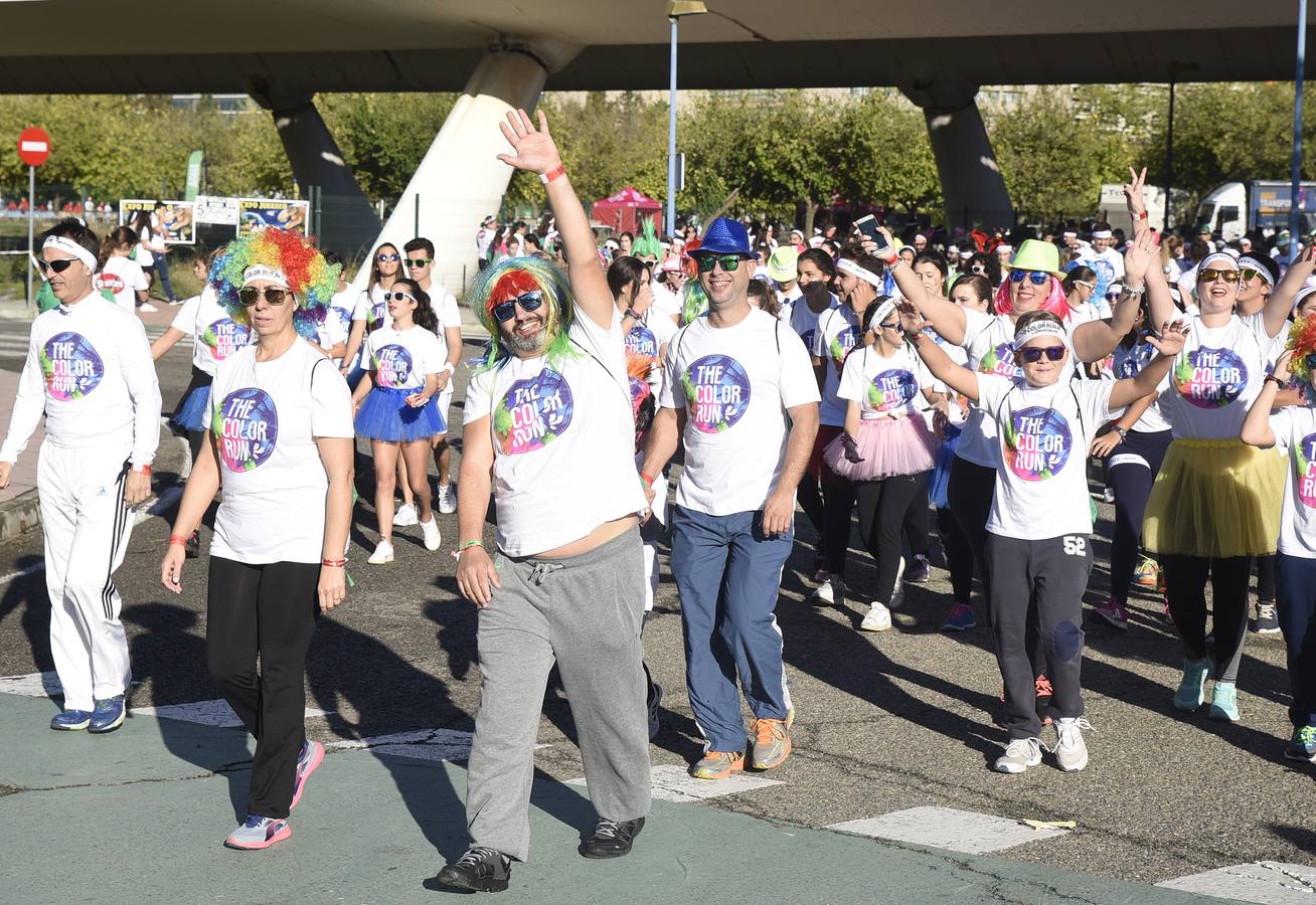 Miles de personas disfrutan de la «Color Run» en Sevilla