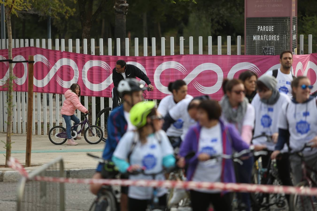 El evento «Sevilla sobre ruedas» ha estado organizado por el Ayuntamiento de Sevilla, en colaboración con la Fundación Cajasol y Bike and You