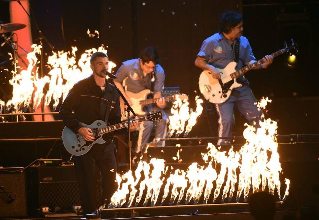 Fuego de Juanes en el escenario. 