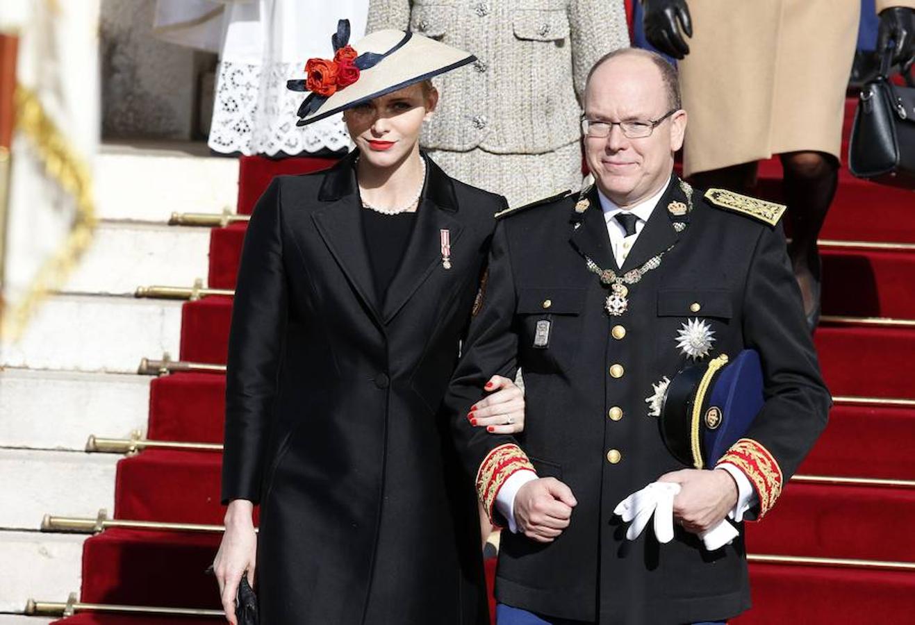 El Príncipe Alberto de Mónaco junto a su mujer, la Princesa Charlene. 