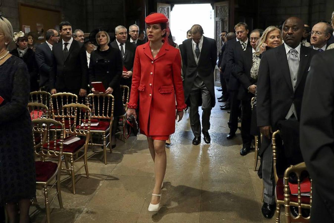 Espectacular Carlota en su entrada a la misa del Día Nacional de Mónaco. 