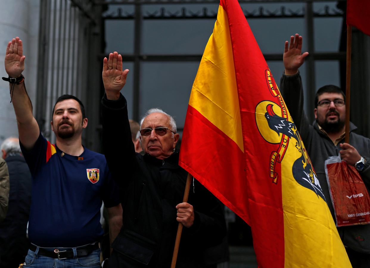 La concentración ha sido convocada por Fuerza Nueva, Movimiento Católico Español, Falange y Democracia Nacional