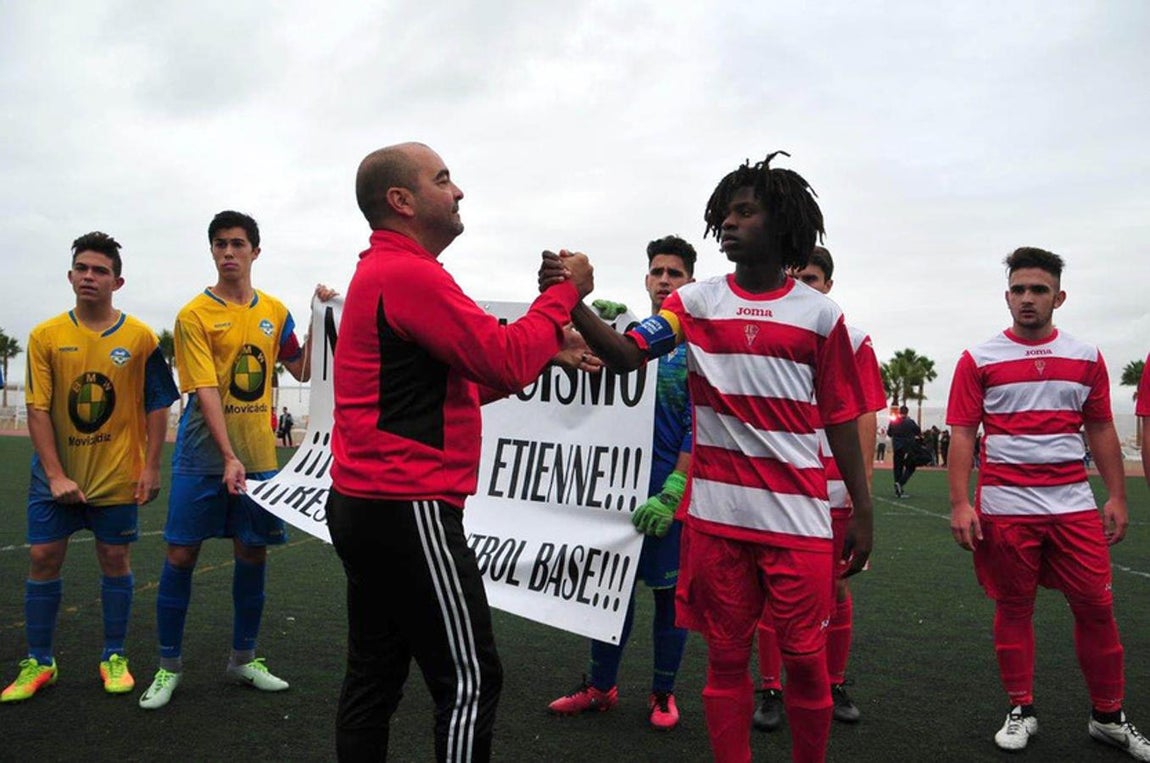 Las imágenes de la concentración de apoyo a Etienne