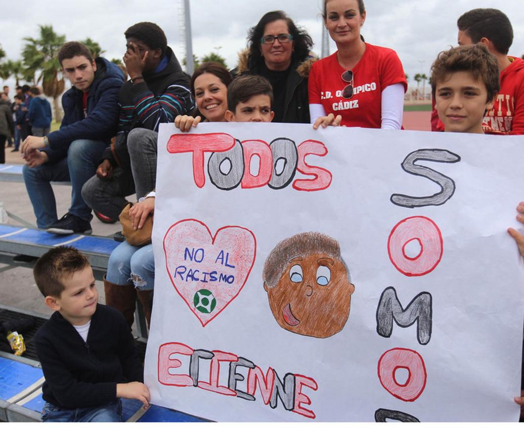 Las imágenes de la concentración de apoyo a Etienne