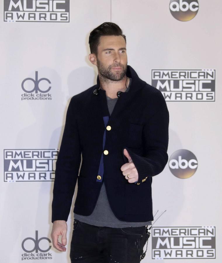 Adam Levine, Trastorno por déficit de atención con hiperactividad. El cantante confesó en una entrevista que «A veces me costaba mucho quedarme quieto, concentrarme y hacer las tareas. Me sentía muy frustrado debido a las dificultades que tenía en el colegio»