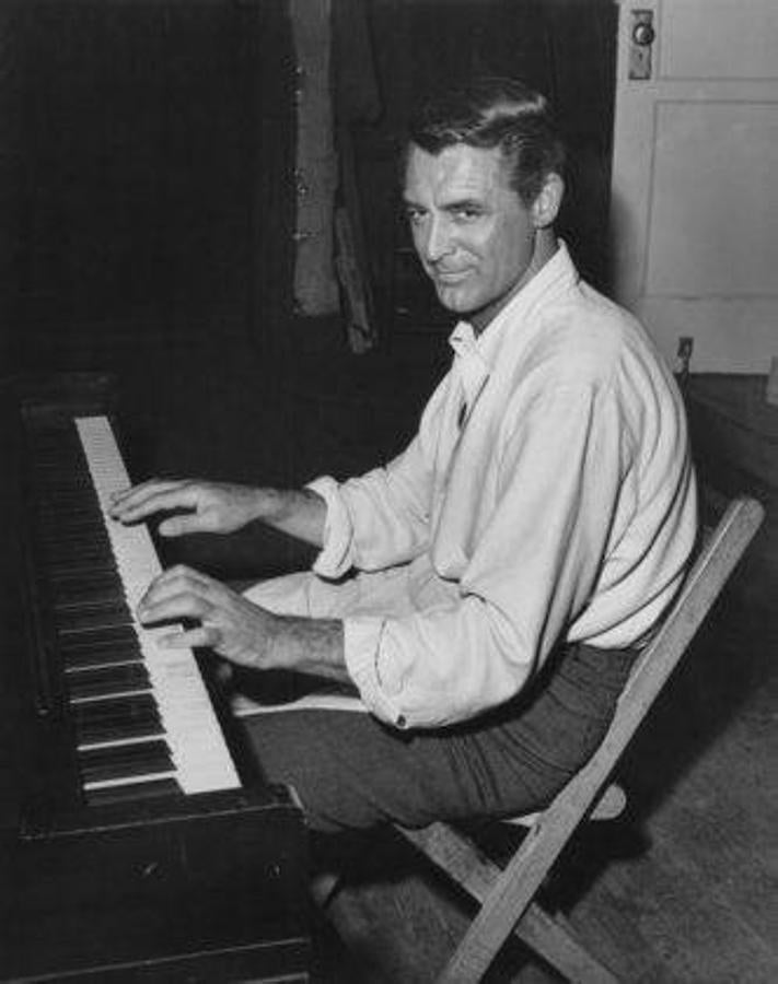 Cary Grant tocaba el piano. 