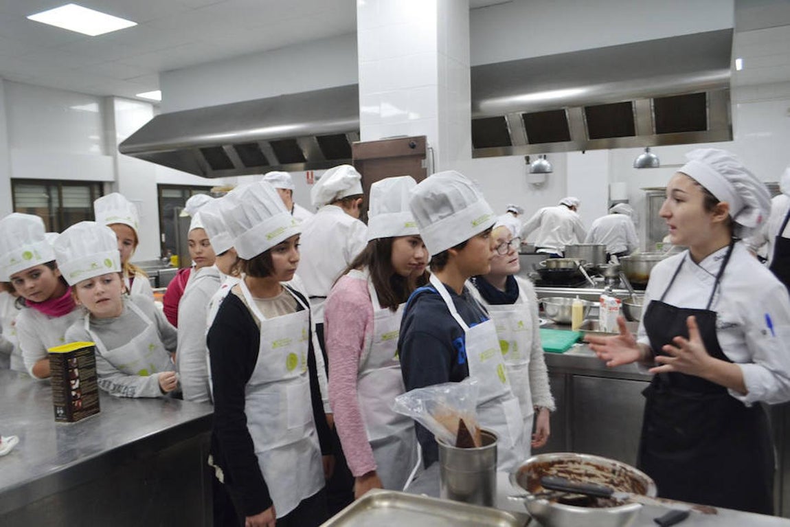 Más de 300 escolares de Castilla-La Mancha «Desayunan con Imaginación» en la Escuela de Hostelería de Toledo