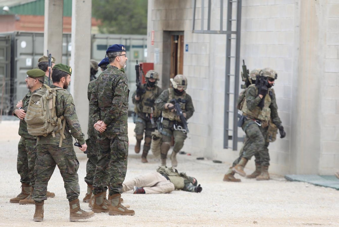 Maniobras antiterroristas con los nuevos helicópteros «Caimán». 