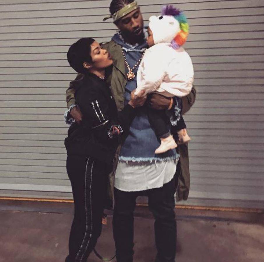 Teyana Taylor. Posa junto a su marido y su hijo disfrazado