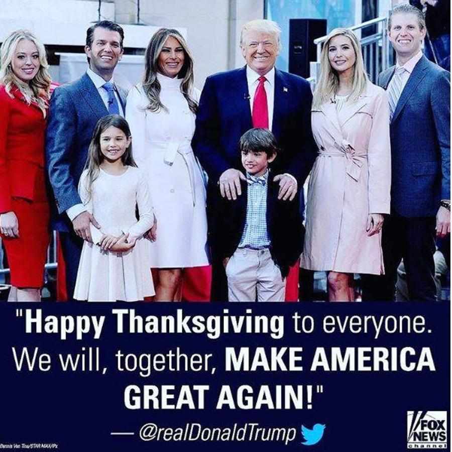 Donald Trump. El futuro Presidente de Estados Unidos ha querido felicitar el Día de Acción de Gracias a todos los estadounidenses con una foto familiar