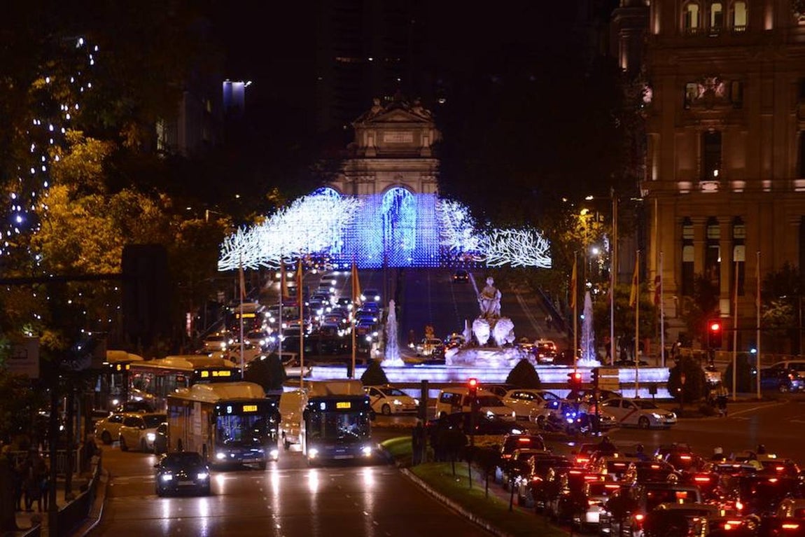 Alumbrado luces de Navidad en el centro de Madrid.. 