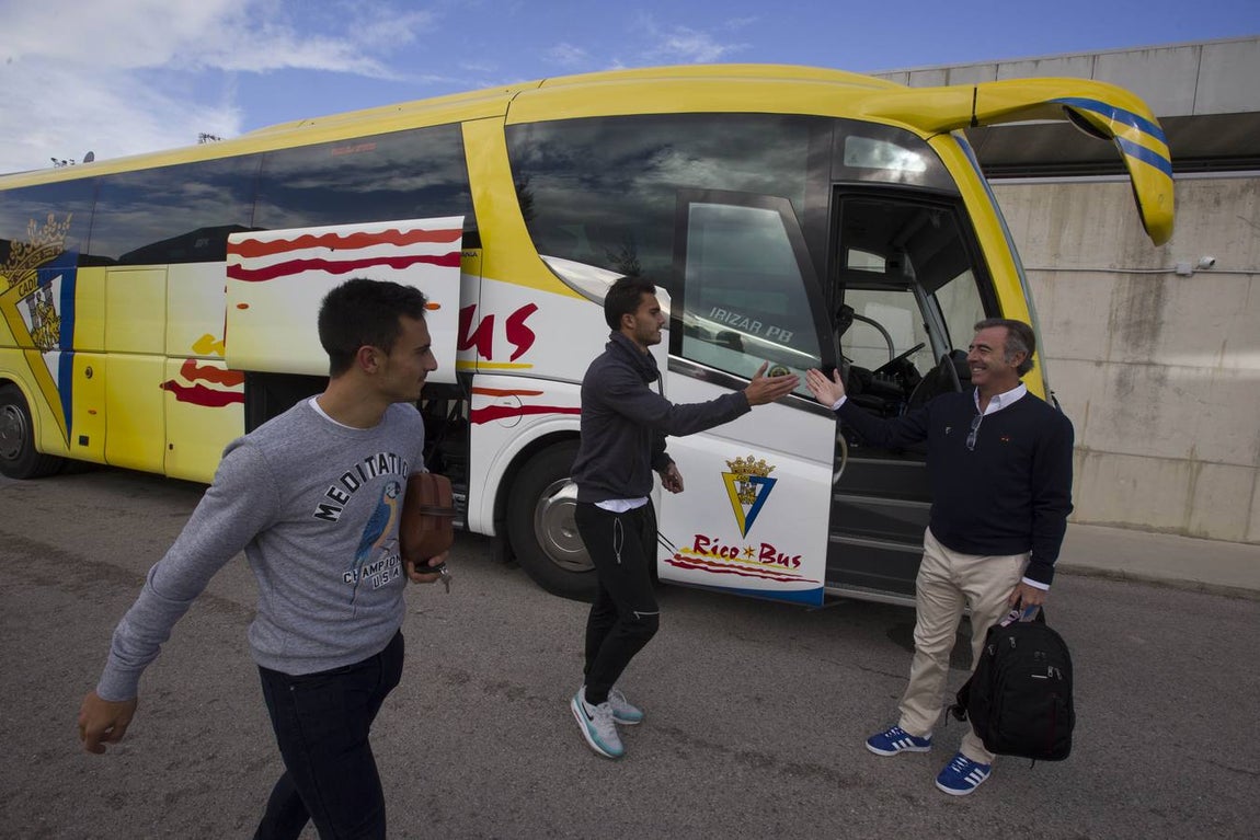 Salida del Cádiz rumbo a Tarragona