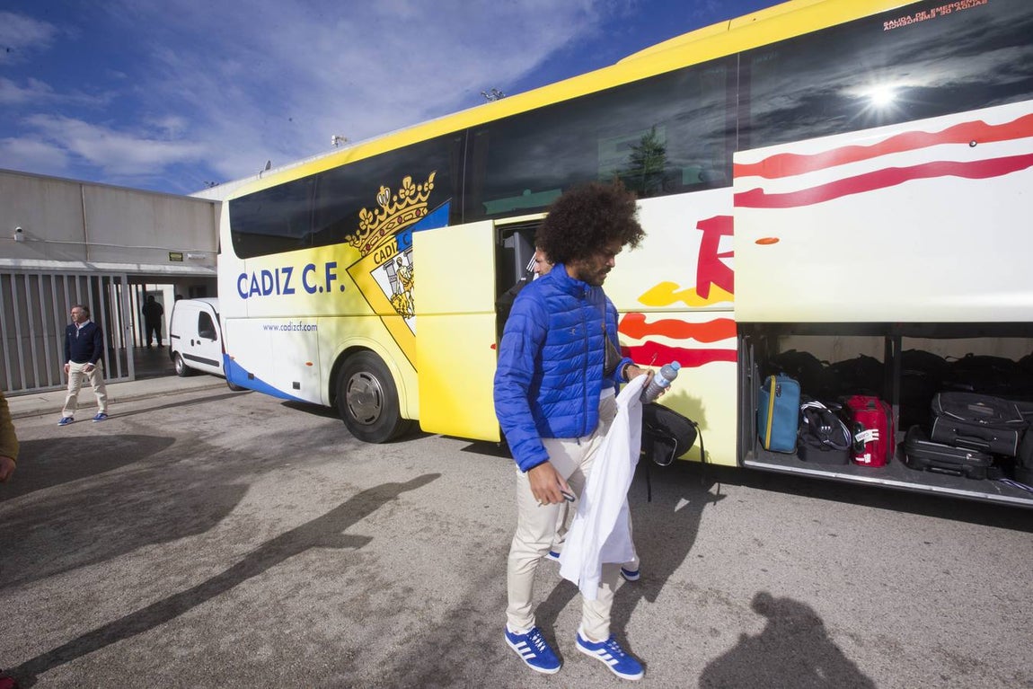 Salida del Cádiz rumbo a Tarragona