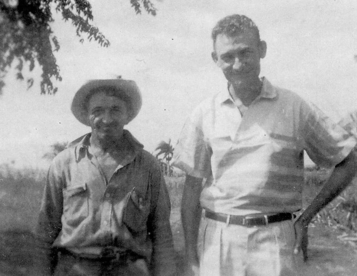 Imagen de 1920 de Francisco Martín Ruz, abuelo de Fidel Castro, con uno de sus hijos. Ruz era el padre de la madre de Fidel y Raúl