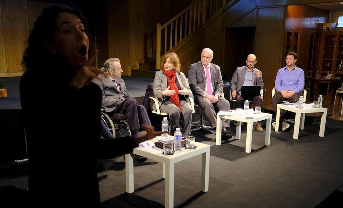 Momento de la pponencia de Tecnología y Discapacidad.. 