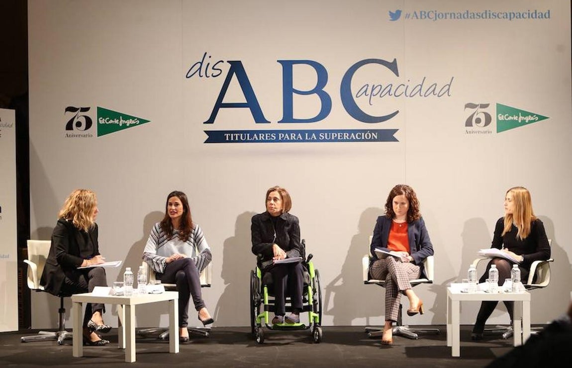 Ponencia de Formación, Empleo y Discapacidad. De izquierda a derecha: Susana Alcelay, redactora de Economía de ABC; Graciela de la Morena, directora de la Fundación Konecta; Mar Cogollos, directora de Aesleme; Beatriz Gómez Escalonilla, directora de RSC de Banco Popular, y Gloria Iglesias, gerente de Conciliación y Diversidad de Repsol.. 