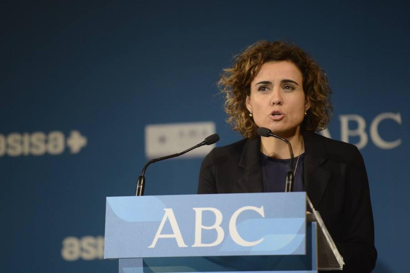 La ministra de Sanidad, Dolors Montserrat, durante la entrega de los Premios ABC Salud 2016