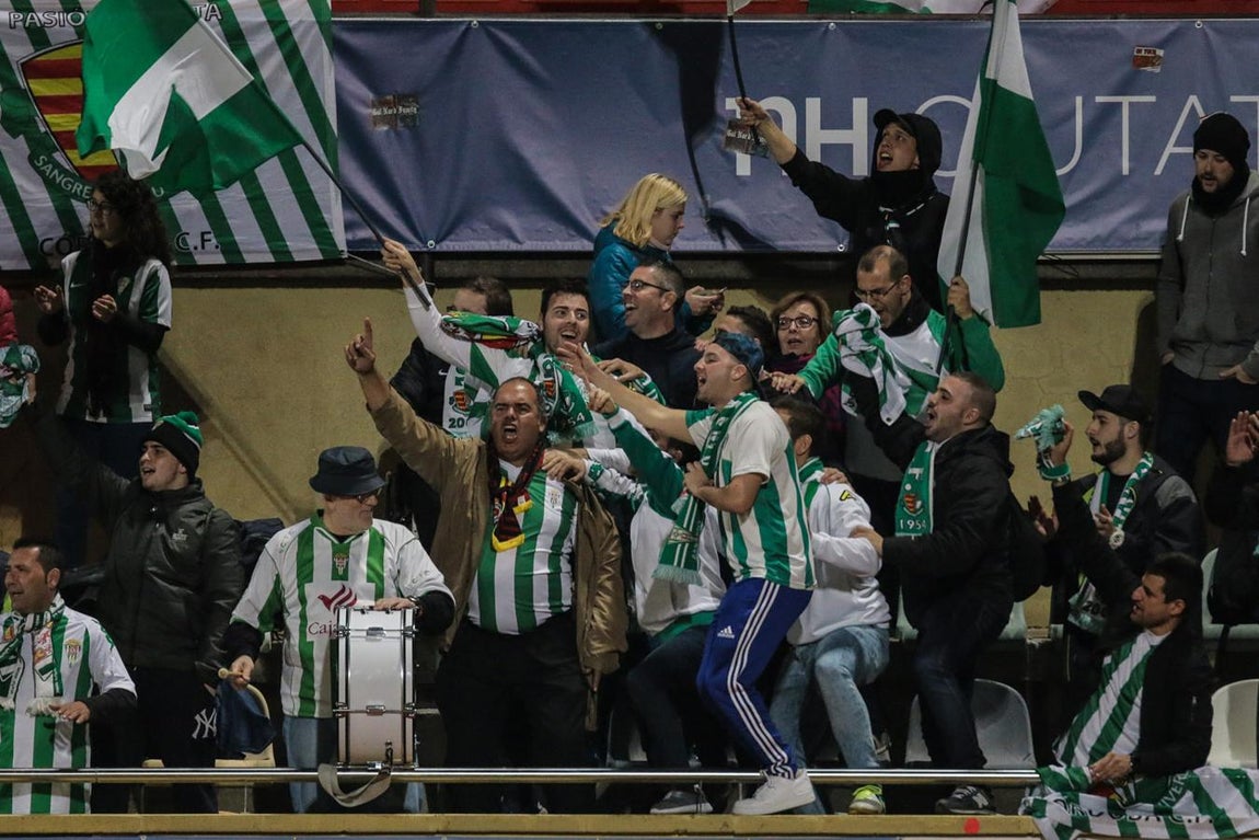 Triunfo blanquiverde en Reus. La afición cordobesista ha celebrado la victoria de los pupilos de Luis Carrión