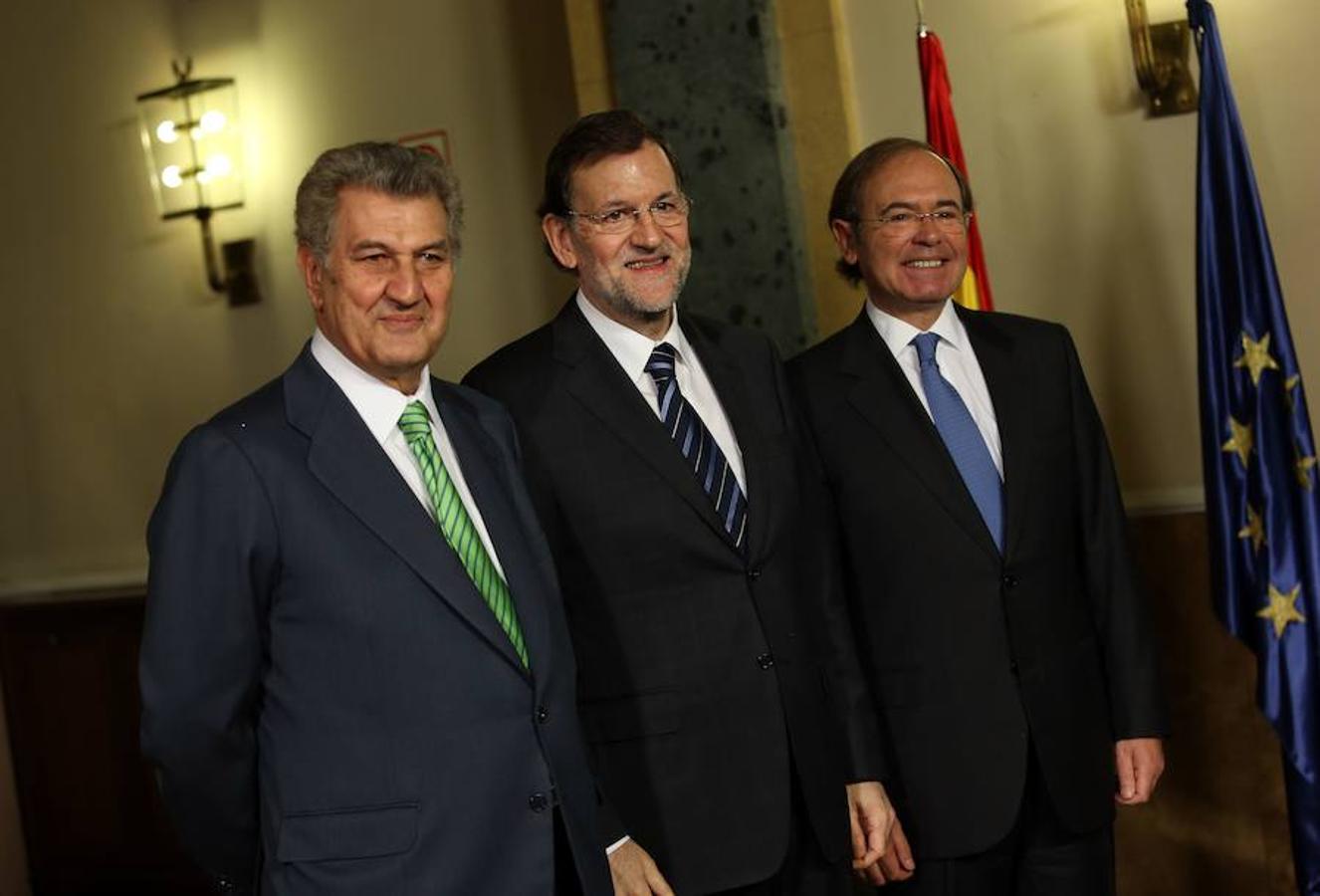 Mariano Rajoy (centro) junto a Jesús Pisada (i), presidente del Congreso y Pío García Escudero (d), presidente del Senado, en el Día de la Constitución del año 2012